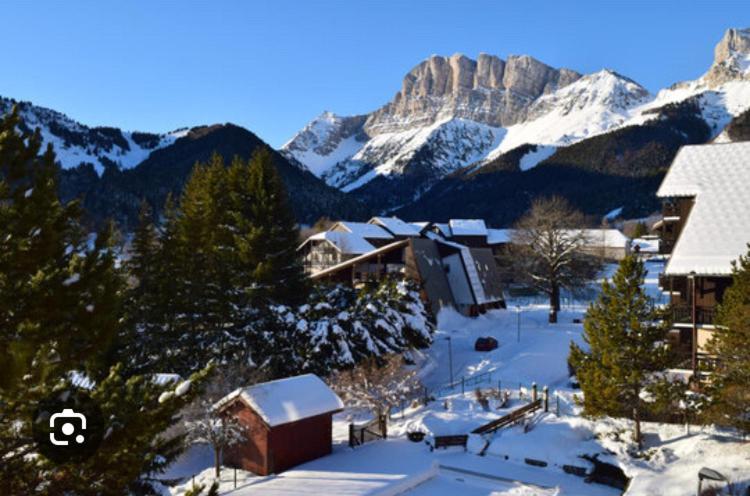 Petit Studio Mansarde 18 M2 Avec Navette Gratuit Aux Pistes De Ski Gresse-en-Vercors Exteriör bild